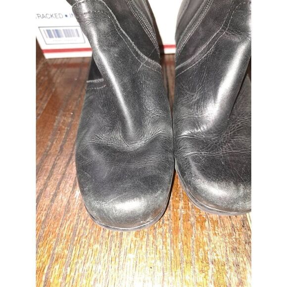 7M Clarks Black Leather Side Zip Chunky Stacked Heel Boots Booties Buckle Accent - Picture 4 of 12